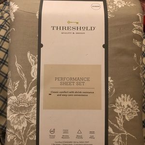 Threshold- 400 thread count printed performance sheet set